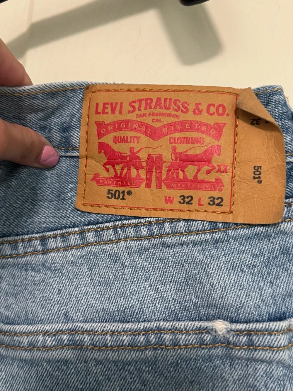 Levi’s 501 Original Men’s Jeans W32 L32 Light Wash Ripped Knees Blue Denim